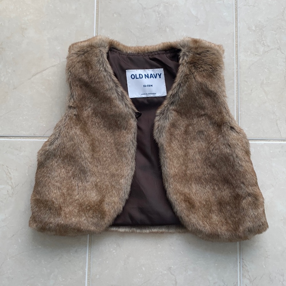 Old Navy Faux fur vest size 12-18 months